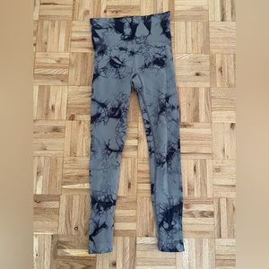 Scrunch bum camo grey gym leggings - Size XS or US 4